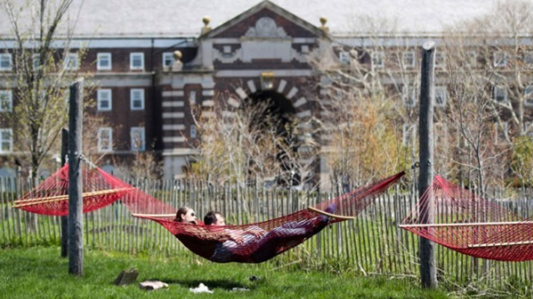 ΗΠΑ: Δικαστήριο δικαίωσε τους γονείς 30χρονου που προσέφυγαν στη δικαιοσύνη ώστε να του.. κάνουν έξωση