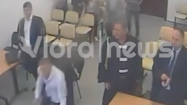 Κατάδικος αποδρά από δικαστήριο στην Αλβανία