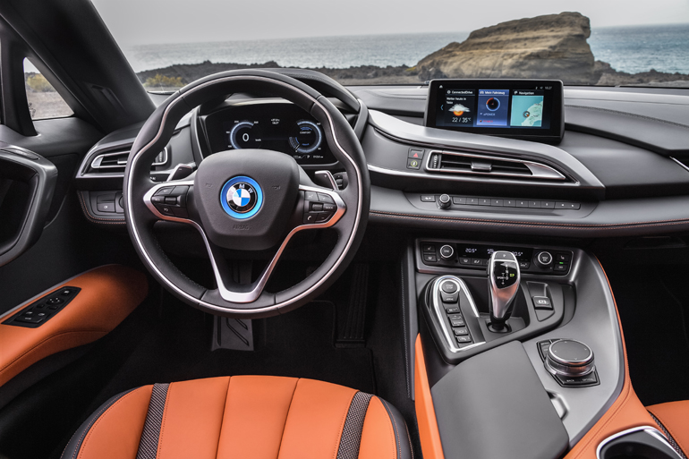 H εικόνα που βλέπει ο οδηγός του i8 Roadster