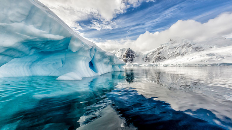 Ανακαλύφθηκαν τρία γιγάντια φαράγγια θαμμένα κάτω από τους πάγους της Ανταρκτικής