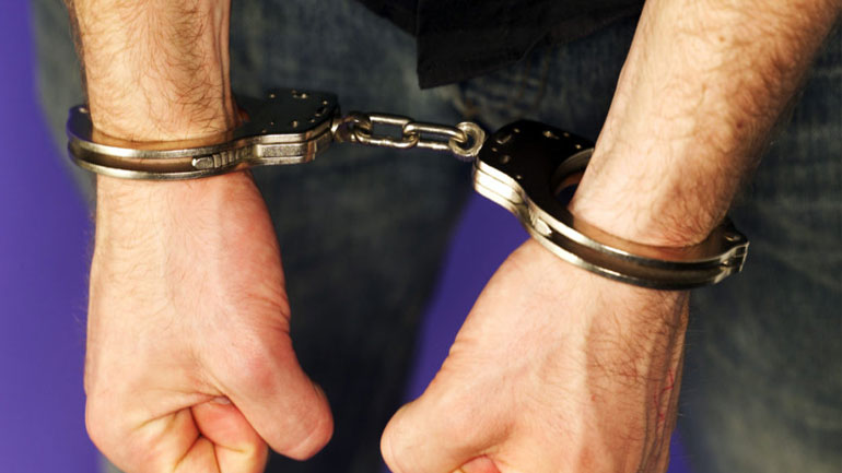 Χειροπέδες σε 39χρονο στην Πάτρα για εμπλοκή σε υπόθεση ανθρωποκτονίας