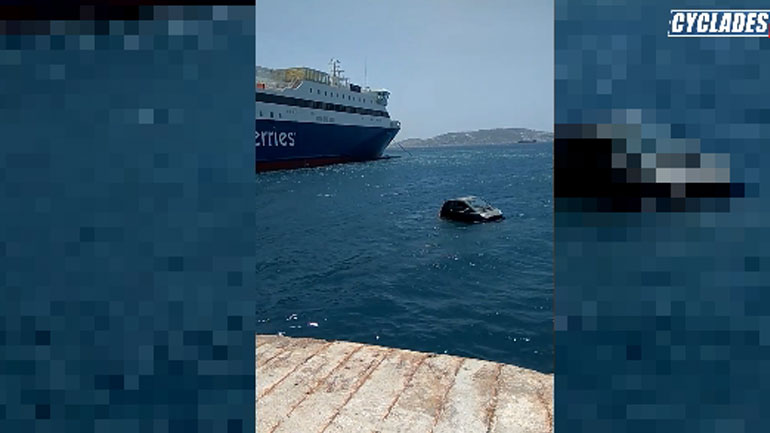 Mύκονος: Smartακι “βούτηξε” στη θάλασσα!