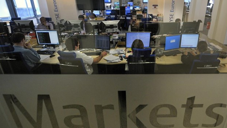 Στην πρώτη εβδομαδιαία πτώση τους από τον Μάρτιο οδεύουν οι ευρωπαϊκές μετοχές