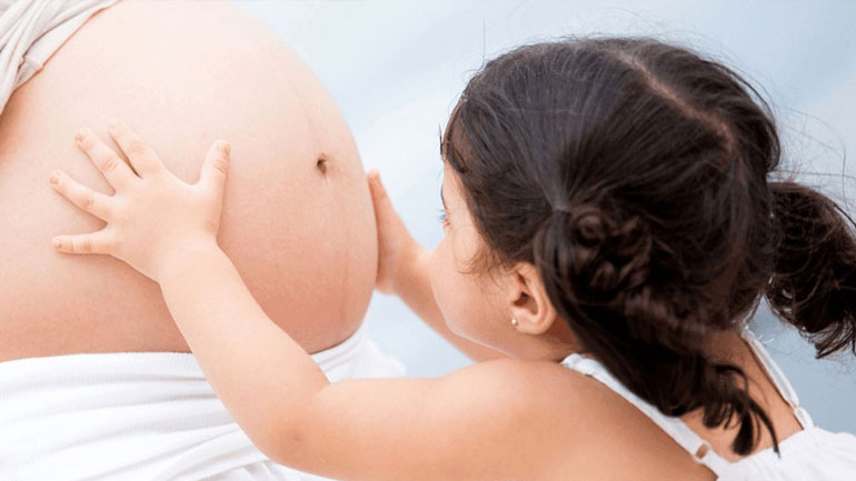 Πώς θα προετοιμάσετε το παιδί για τη μέρα του τοκετού