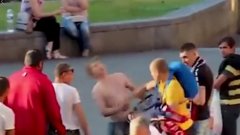 Άγγλος οπαδός έβγαλε νοκ άουτ Ουκρανό!