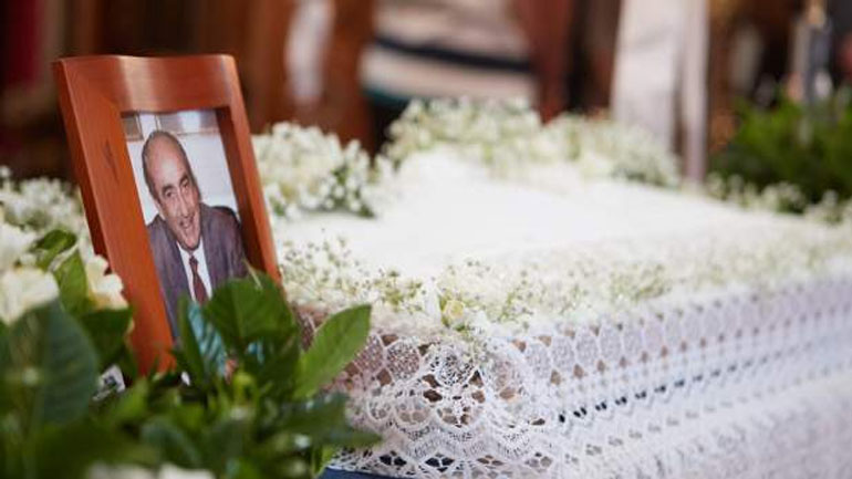 Πλήθος κόσμου στο μνημόσυνο του Κωνσταντίνου Μητσοτάκη