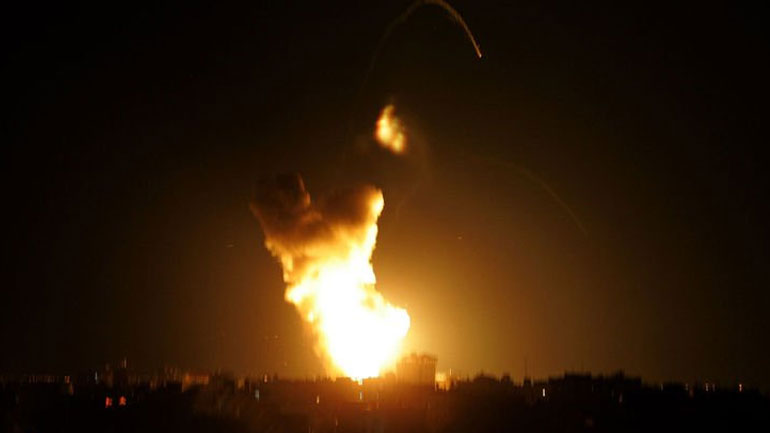 Βομβαρδισμοί ισραηλινών αεροσκαφών σε θέσεις της Χαμάς στη Λωρίδα της Γάζας Βομβαρδισμοί ισραηλινών αεροσκαφών σε θέσεις της Χαμάς στη Λωρίδα της Γάζας