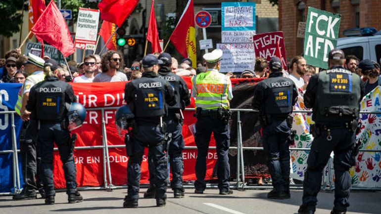 Βερολίνο: Μεγάλη προβλέπεται η συμμετοχή σε διαδήλωση κατά συγκέντρωσης που προγραμματίζει η AfD