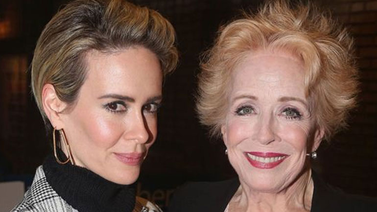 Τρελά ερωτευμένη με την 75χρονη σύντροφό της δηλώνει η Sarah Paulson