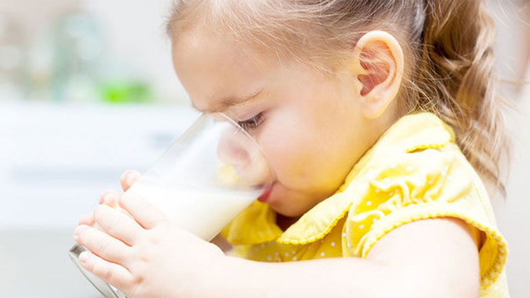 Το γάλα και τα άλλα γαλακτοκομικά προϊόντα δεν παχαίνουν τα παιδιά