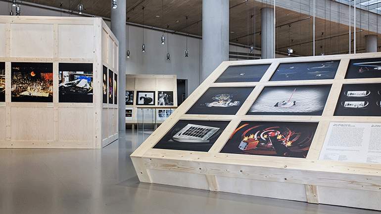 Τελευταία εβδομάδα για την εξαιρετική έκθεση «Στέφανος Λαζαρίδης: κυνικός ρομαντικός»