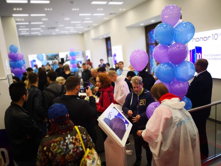 Η εμπειρία των Ρώσων καταναλωτών με το νέο Honor 10