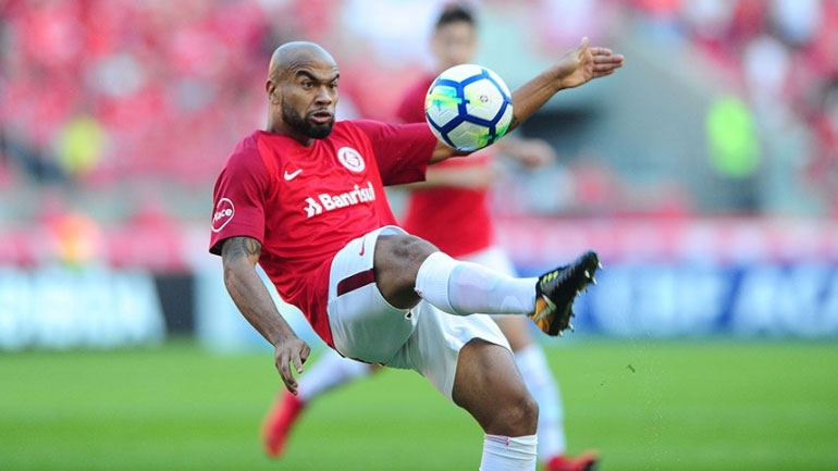 «Δεν αποκλείω να πάρει μεταγραφή στον Ολυμπιακό ο Μολέδο»