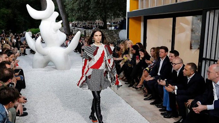 Ωδή στην εκκεντρικότητα, το ντεφιλέ Louis Vuittοn στο Ίδρυμα Maeght