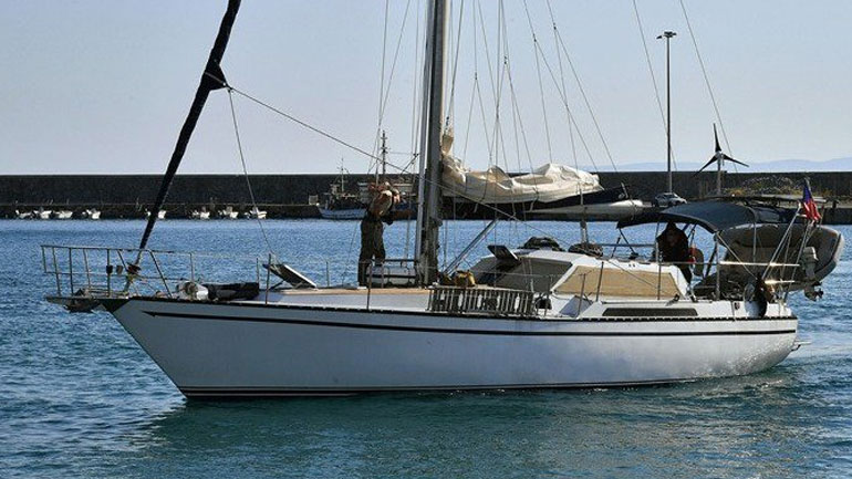 Στο Καστέλι μεταφέρθηκαν οι πρόσφυγες που εντοπίστηκαν το πρωί σε ιστιοφόρο σκάφος