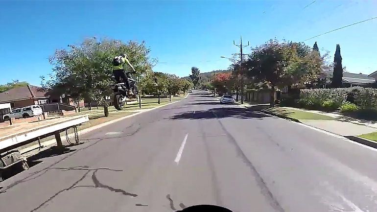 Οδηγώντας μοτοσυκλέτα σαν σε …βιντεοπαιχνίδι!