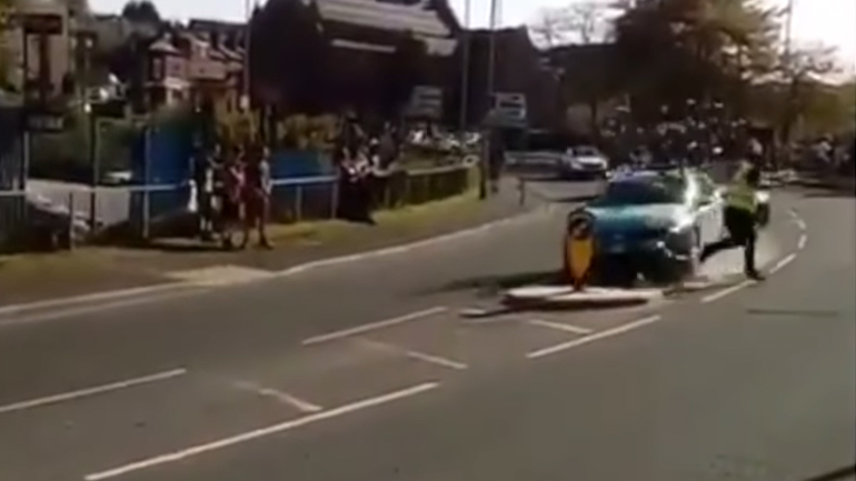 Οδηγός έβαλε σημάδι τον κριτή!