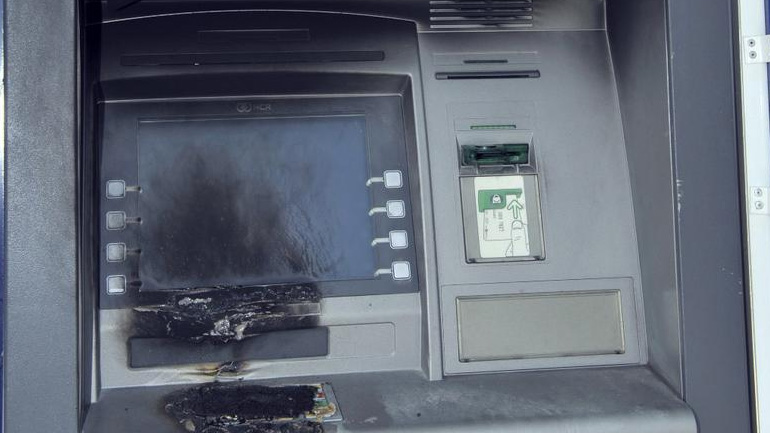 Προσπάθησαν να πάρουν χρήματα από ΑΤΜ στο Περιστέρι Προσπάθησαν να πάρουν χρήματα από ΑΤΜ στο Περιστέρι