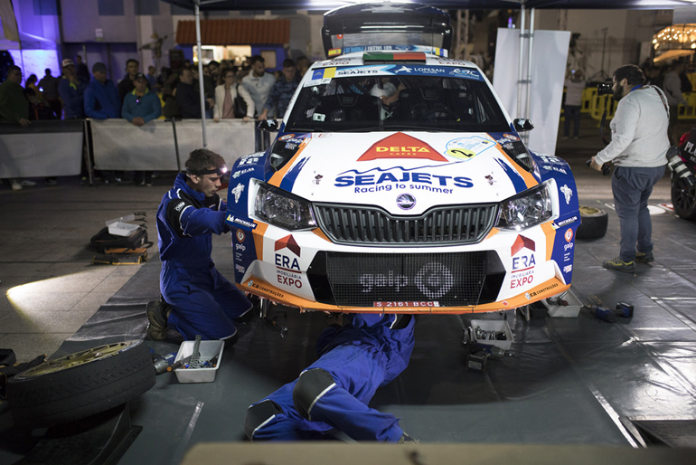 Τα αυτοκίνητα της κατηγορίας R5 είναι τετρακίνητα, εφοδιάζονται με κινητήρα 1.6 λίτρων και αποδίδουν 300 ίππους