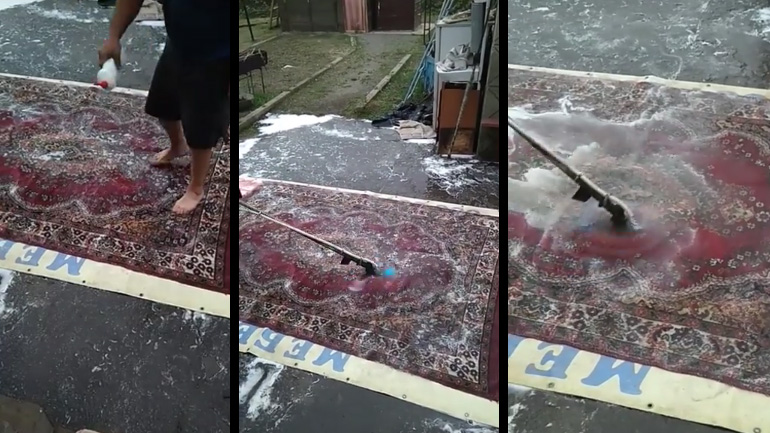 Καθαρίζοντας το χαλί με ένα χορτοκοπτικό