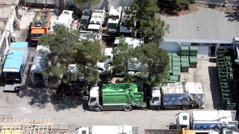 Original: «Φτάνει πια με τους καταστροφείς του Άλσους και της γειτονιάς μας»