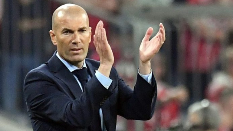 Ζιντάν: «Η Ρεάλ χρειάζεται μια αλλαγή για να συνεχίσει» Ζιντάν: «Η Ρεάλ χρειάζεται μια αλλαγή για να συνεχίσει»