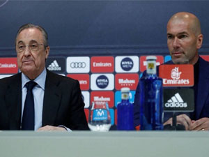 Φωτογραφία από τη συνέντευξη Τύπου όπου ανακοίνωσε την απόφαση της αποχωρησής του από τη Ρεάλ