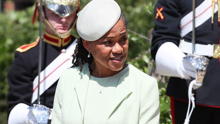 H resort συλλογή του Oscar de la Renta είναι εμπνευσμένη από τη μητέρα της Meghan Markle