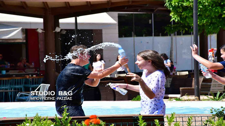 Άργος: Βουτιές και μπουγέλα από τους μαθητές των γυμνασίων