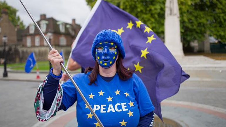 «The Sun»: Πρόταση για διπλό βρετανικό και ευρωπαϊκό status για τη Βόρεια Ιρλανδία