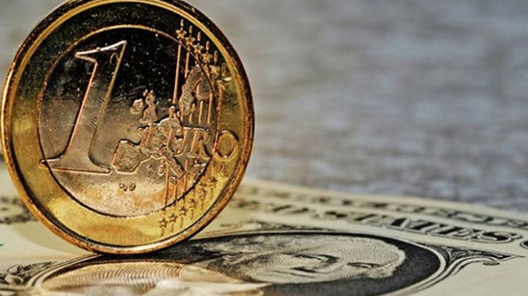 Στα 1,1669 δολάρια η ενδεικτική ισοτιμία ευρώ/δολαρίου