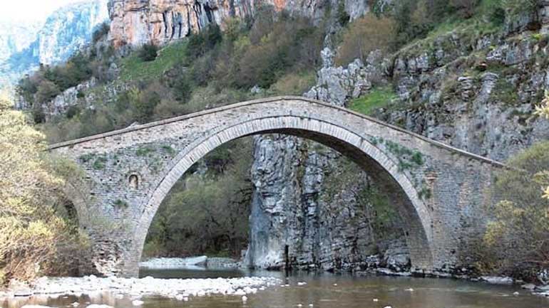 «Xρυσοθήρες» έσκαψαν στο γεφύρι Μίσιου