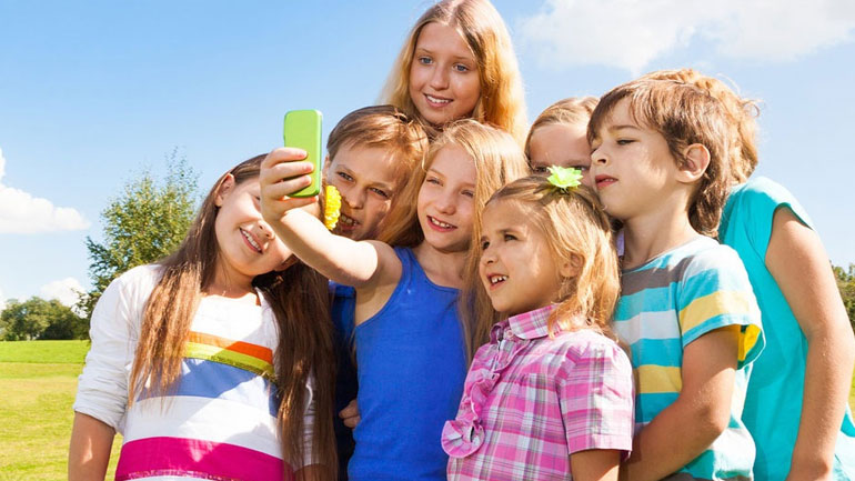 Οι selfies είναι άκρως επικίνδυνες για τα παιδιά