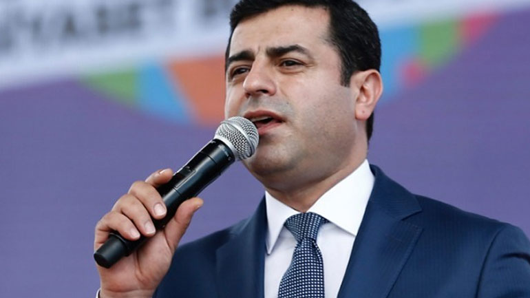 Για κίνδυνο διολίσθησης στον φασισμό προειδοποιεί ο Σελαχατίν Ντεμιρτάς