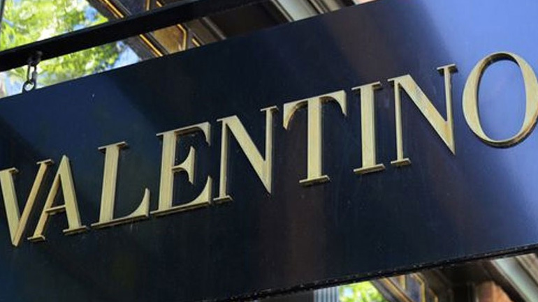 Ο Valentino συνεργάζεται με τη L’Oréal για μία μοναδική beauty συλλογή από καλλυντικά και αρώματα!