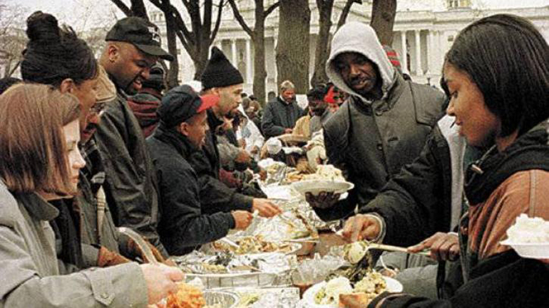 Οι φτωχοί της Αμερικής ολοένα και πιο στερημένοι υπό τον Ντόναλντ Τραμπ