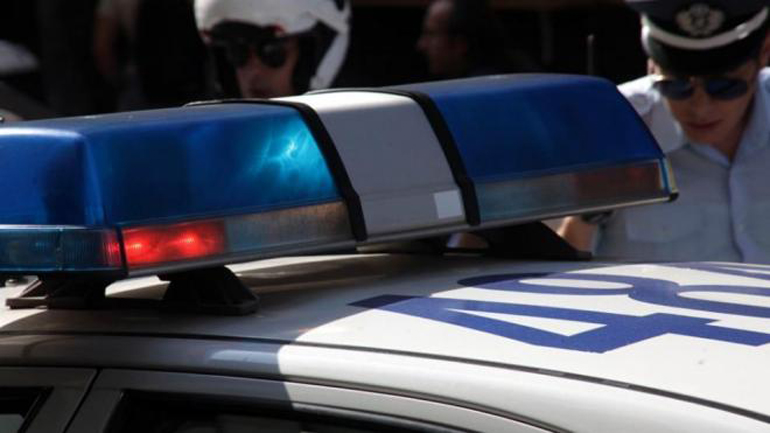 Έριξαν ΙΧ σε βιτρίνα για να ληστέψουν κοσμηματοπωλείο