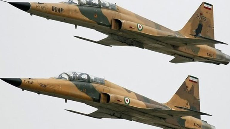 Ιράν: Στρατιωτικό αεροπλάνο συνετρίβη στην επαρχία Ισφαχάν – Οι πιλότοι εκτοξεύθηκαν από τις θέσεις τους