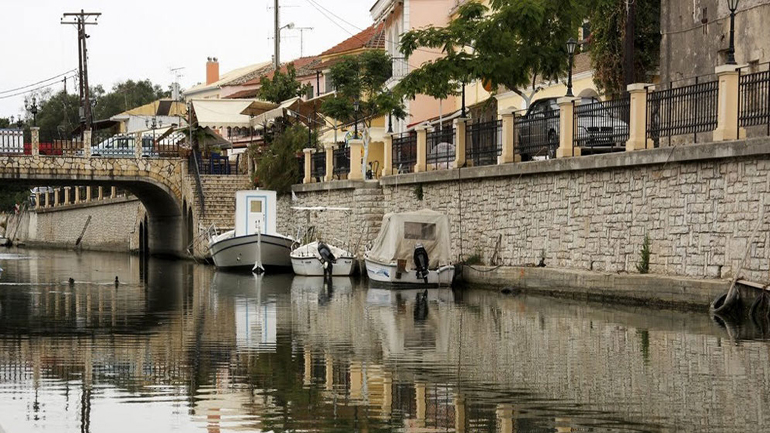 Προσάραξη σκάφους στη Λευκίμμη