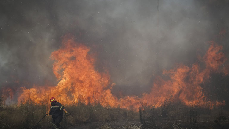 Φωτιά μικρής έκτασης στο αεροδρόμιο του Ελληνικού Φωτιά μικρής έκτασης στο αεροδρόμιο του Ελληνικού