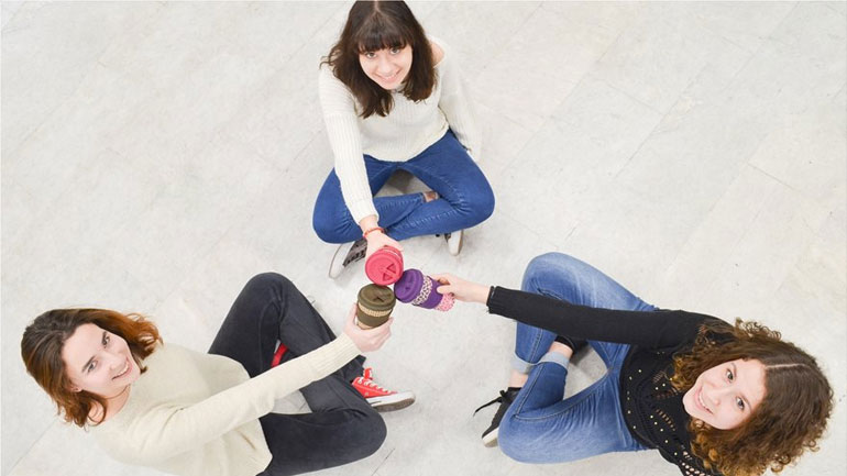 Greenpeace: Καταναλώνουμε μόνο για τον καφέ μας… 300 εκατ. πλαστικά ποτήρια τον χρόνο