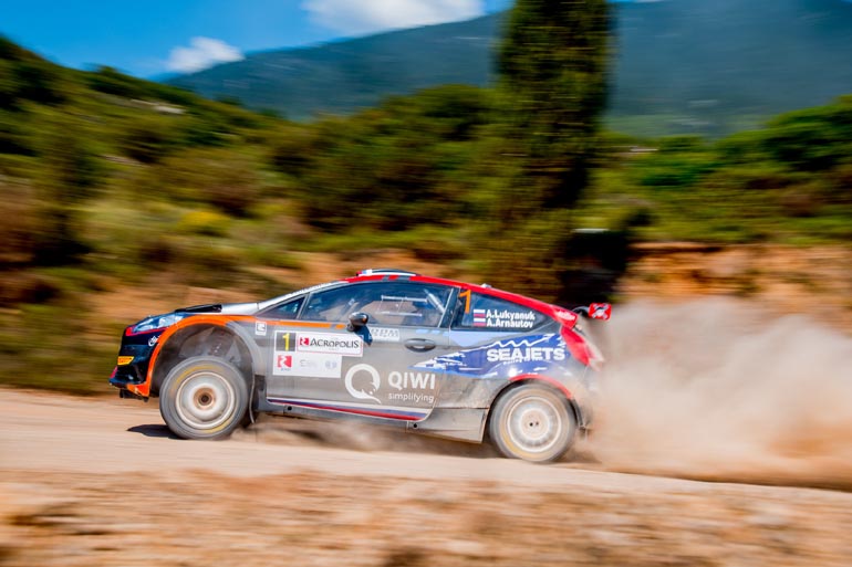 Ο Ρώσος Alexey Lukyanuk έδειξε πως βρίσκεται σε άλλο οδηγικό επίπεδο αλλά η εγκατάλειψη στο δεύτερο σκέλος άνοιξε το δρόμο στους υπόλοιπους οδηγούς να πετύχουν κάτι καλύτερο...