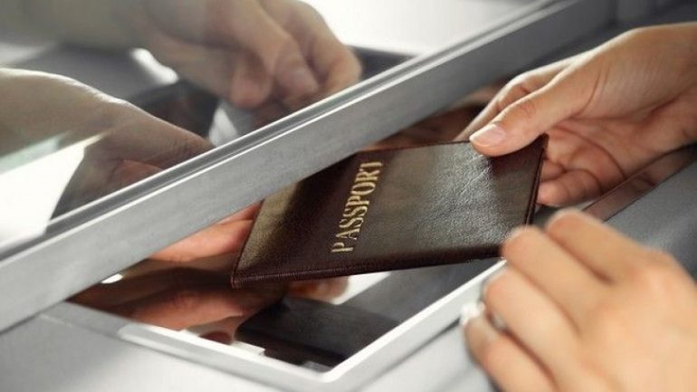 Θέμα χρόνου να… φρακάρουν τα κρατητήρια από μετανάστες με πλαστά χαρτιά