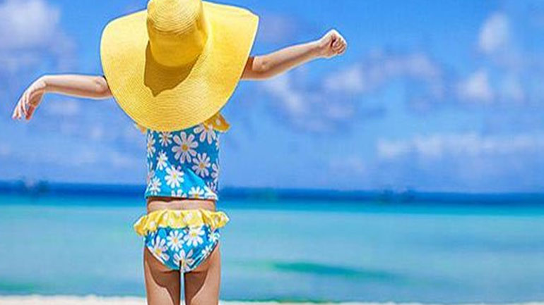Ποιες ώρες πρέπει να κάθεται το παιδί στον ήλιο!