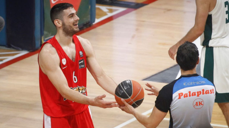 Παπαπέτρου: «Ο Παπανικολάου έκανε εξαιρετική δουλειά στον Καλάθη»