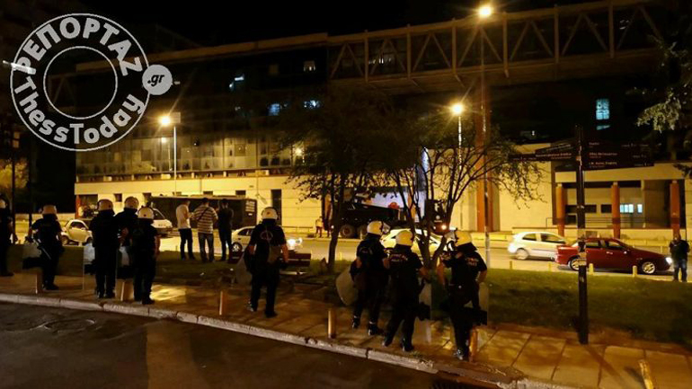 Βίντεο από την επίθεση με μολότοφ κατά κλούβας των ΜΑΤ