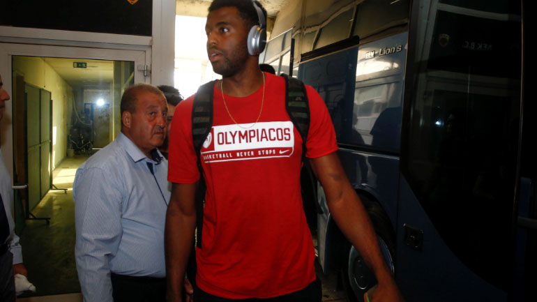 O ΜακΛίν κατά την άφιξη των Πειραιωτών