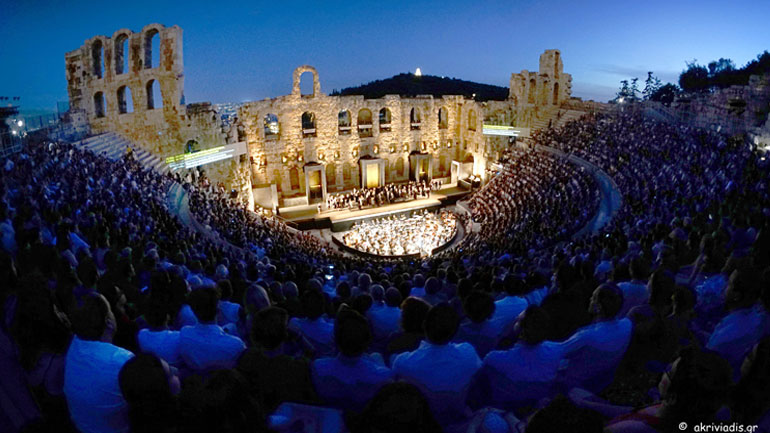 Θερμό χειροκρότημα στην πρεμιέρα του Ναμπούκκο στο Ηρώδειο