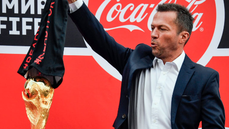 Ρωσία: Έγιναν τα αποκαλυπτήρια του τροπαίου του Μουντιάλ