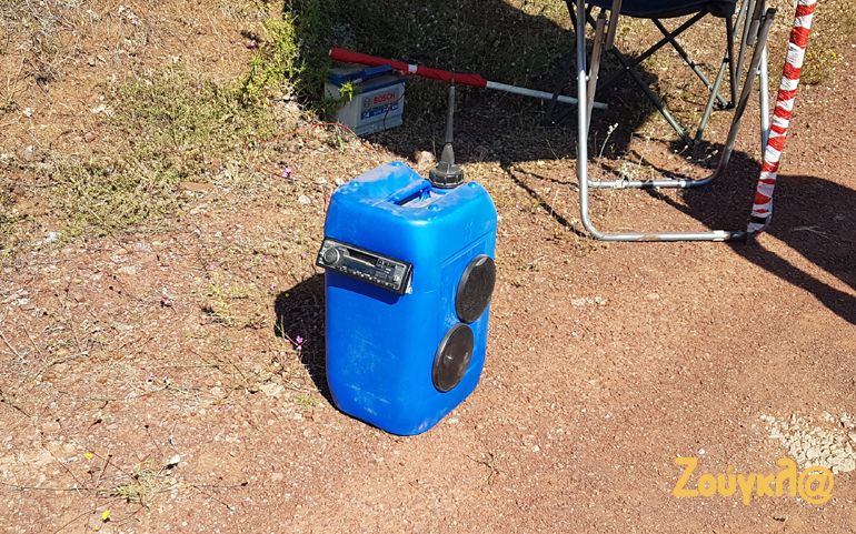 Το μπιτόνι που μεταμορφώθηκε σε... ραδιοκασετόφωνο!